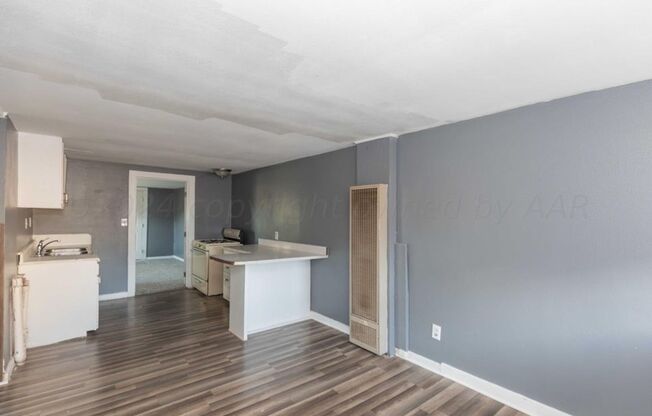 2 beds, 1 bath, $775, Unit # REAR