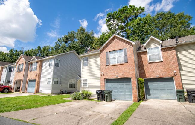 Beautiful 2/2 townhome with lawncare included!