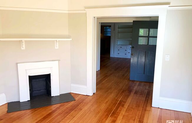 Spacious 4 Bedroom / 1.5 Bath near UC Campus
