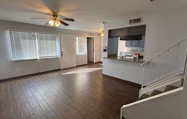 Charming 2 bedroom townhome in Phoenix!