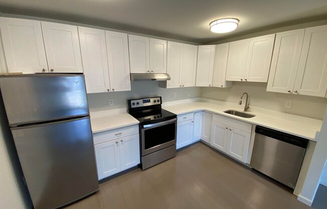 1 bed, 1 bath, 566 sqft, $2,375, Unit B4