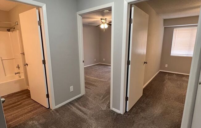 2 beds, 1 bath, 860 sqft, $990, Unit 10126-2
