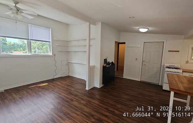 2 beds, 1 bath, 1,000 sqft, $1,350, Unit 1330