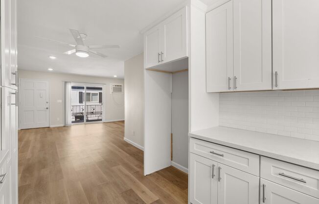 2 beds, 2 baths, 950 sqft, $2,500, Unit 202