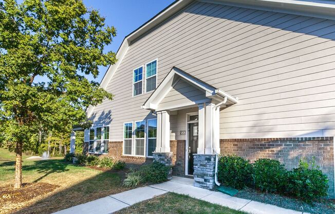 Townhouse in the Glenmore Garden Community!