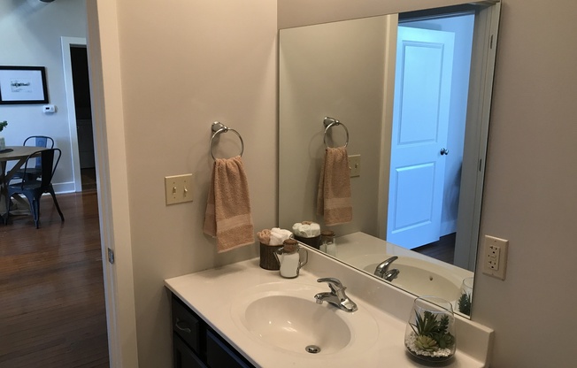 2 beds, 1 bath, 1,267 sqft, $1,650, Unit Apartment 03