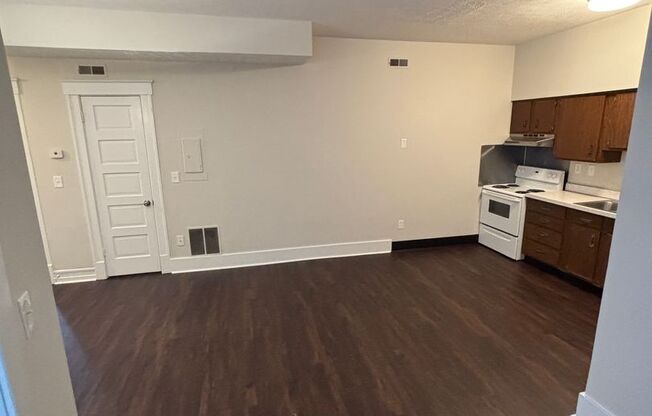 1 bed, 1 bath, 614 sqft, $850, Unit 4