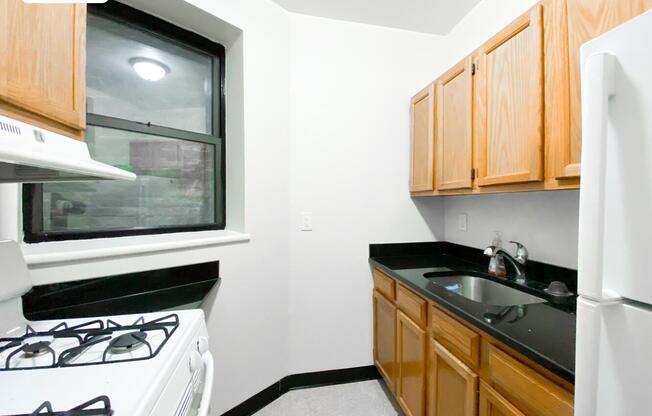 313 W 116 ST