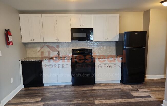 17 E Elm St