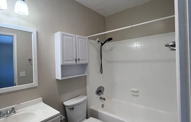 2 beds, 2 baths, 850 sqft, $2,795, Unit 213