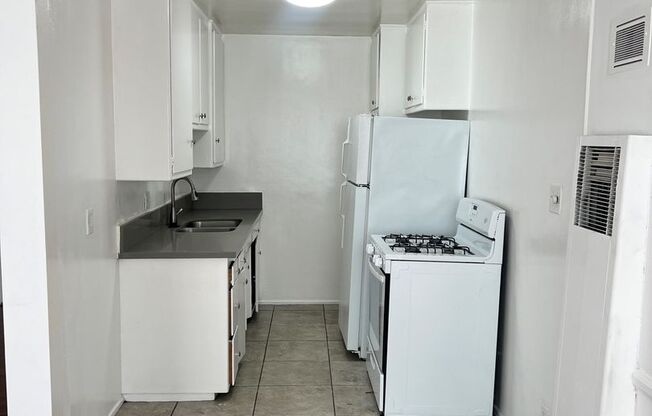 1 bed, 1 bath, $1,950, Unit 12