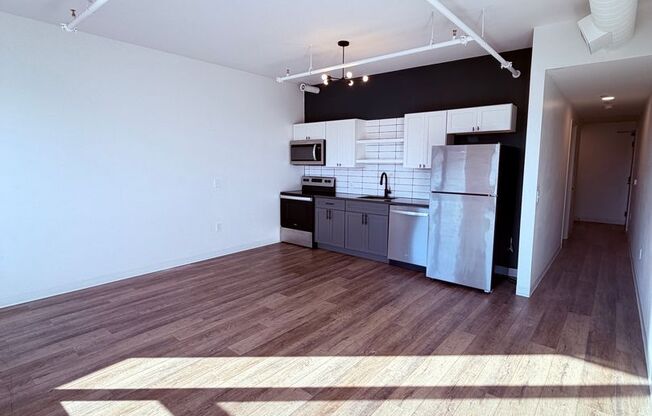 1 bed, 1 bath, 635 sqft, $1,900, Unit Unit 502