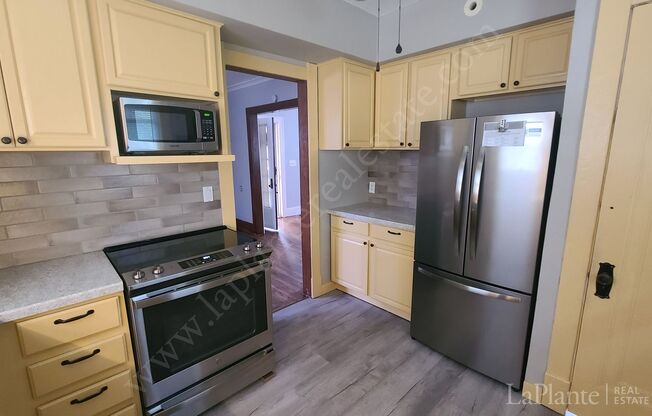 3 beds, 1 bath, $1,300