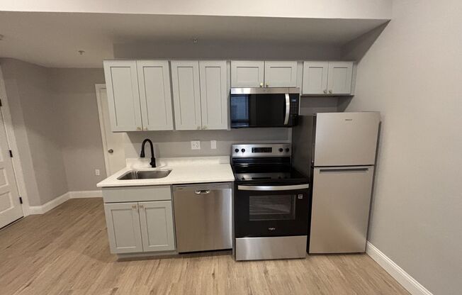 Studio, 1 bath, $1,170, Unit 407