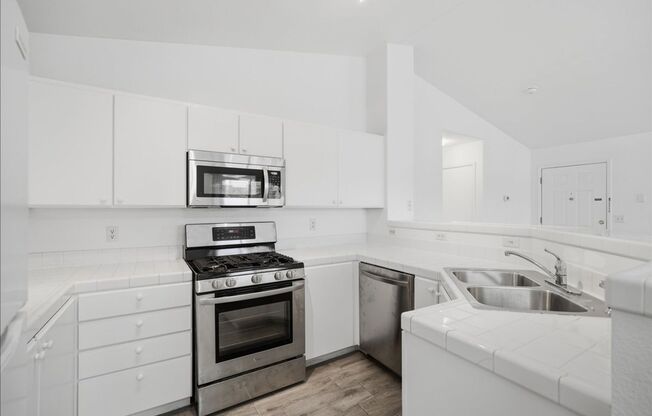2nd Level 2 bedroom, 2 bathroom condo outside of Summerlin