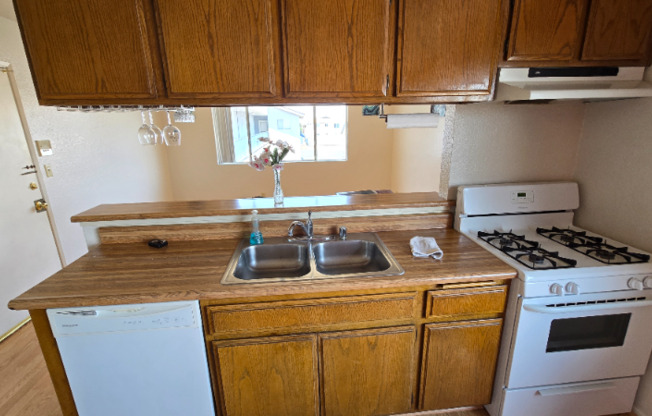 4446 W 136 ST