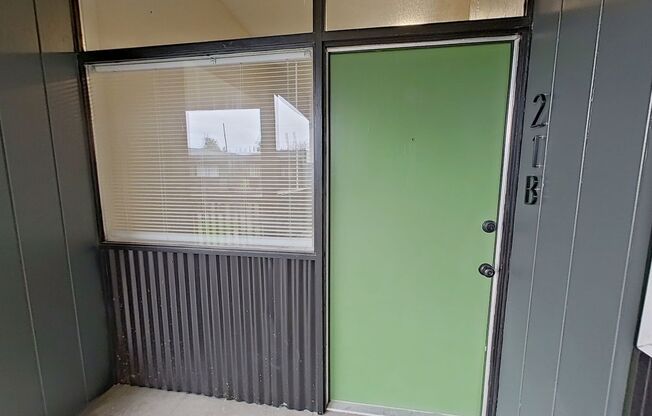 2 beds, 1 bath, 647 sqft, $1,660, Unit 21B