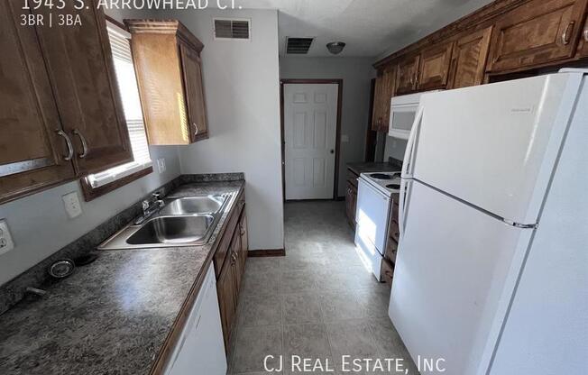 1943 S ARROWHEAD CT