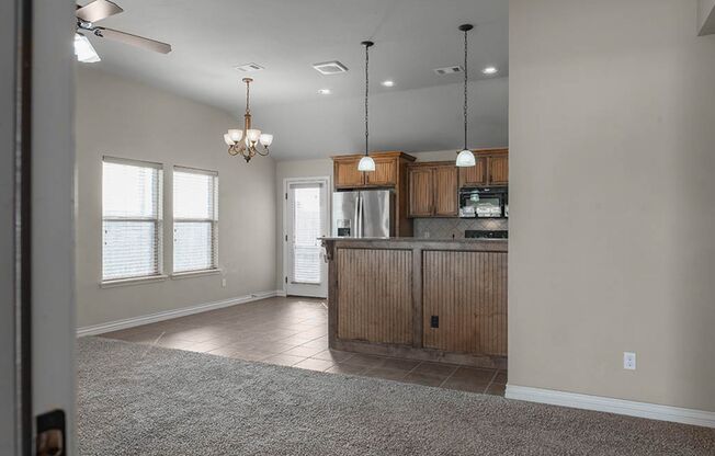 Gorgeous 3 Bed 2 Bath in Western Moore!