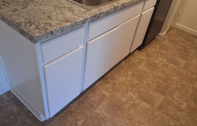 2 beds, 1 bath, 968 sqft, $1,325, Unit 1450-129