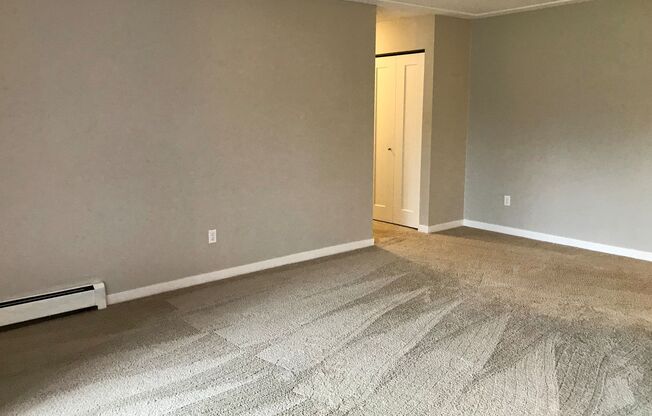 1 bed, 1 bath, 700 sqft, $1,275, Unit 1930203R