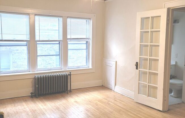 Studio, 1 bath, $875, Unit 25