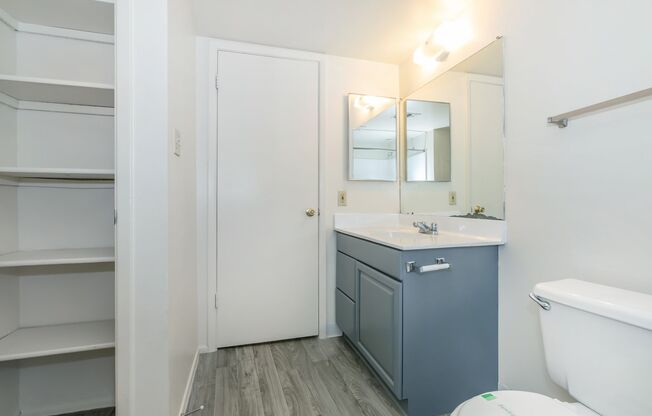 2 beds, 1 bath, 899 sqft, $1,262, Unit 1146