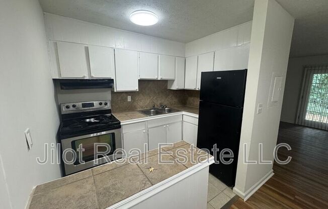 2711 Fairlee Drive Unit C3