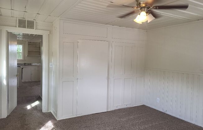 921 Willow St Unit A - Cozy upstairs 1BR 1BA apartment near Downtown, VA and Renown Hospitals