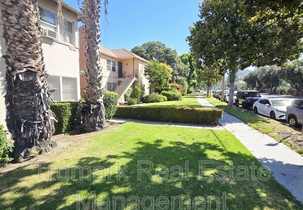 919 N GLENDALE AVE