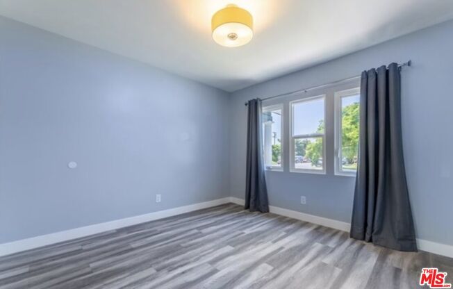 5472 3 AVE