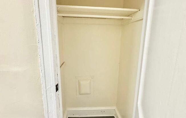 2 beds, 1 bath, $1,100, Unit G2