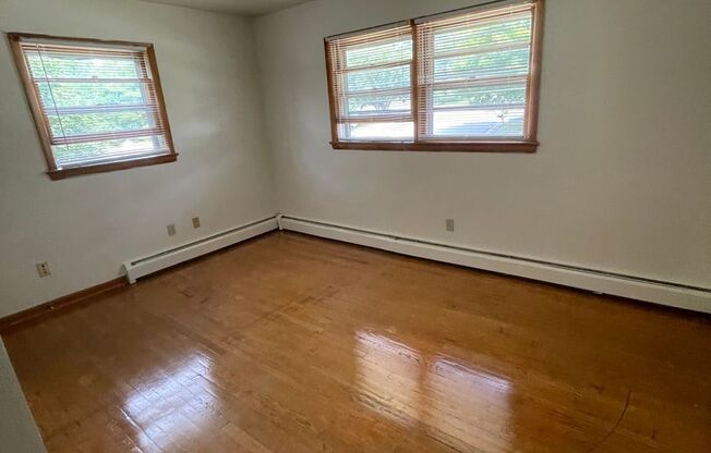 2 beds, 1 bath, 903 sqft, $1,240, Unit C-4