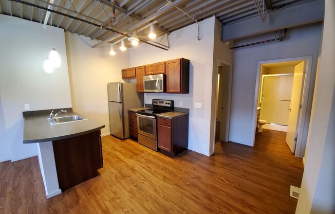 3 beds, 3 baths, 1,122 sqft, $1,890, Unit 304