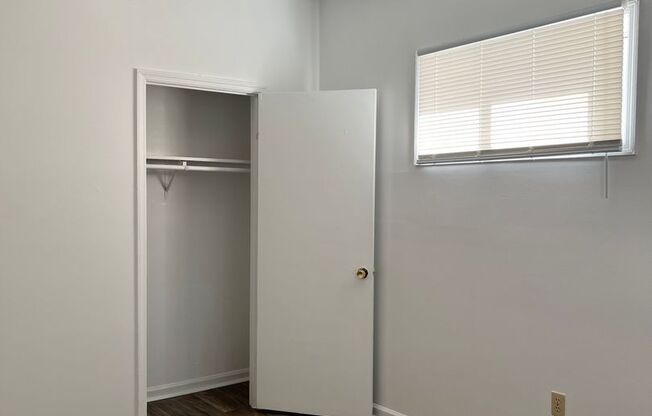 2 beds, 1 bath, 900 sqft, $1,300, Unit C6