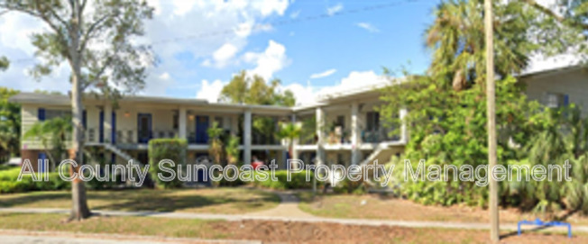 3467 33 AVE N