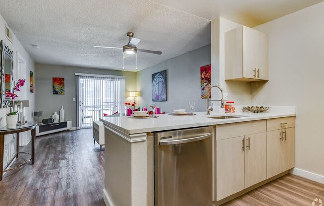 2 beds, 2 baths, 890 sqft, $1,415, Unit 39-202