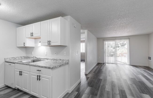 Charbern Apts - In The Hear of Milwaukie Oregon