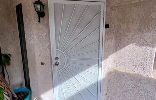 2 bedroom Temecula home with a big backyard for LEASE!