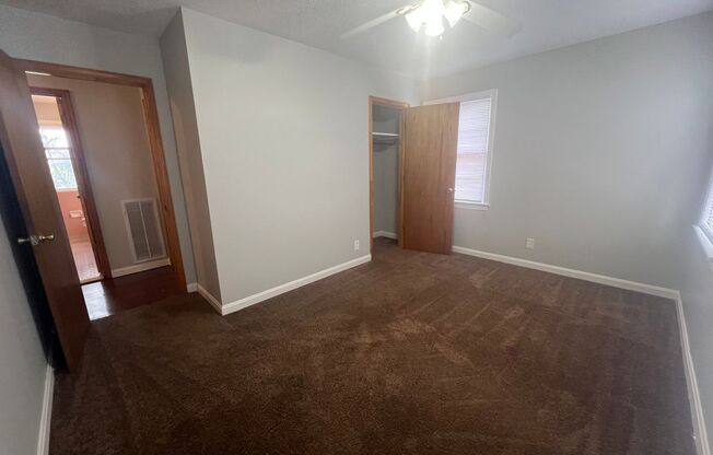 3 beds, 1 bath, $1,100