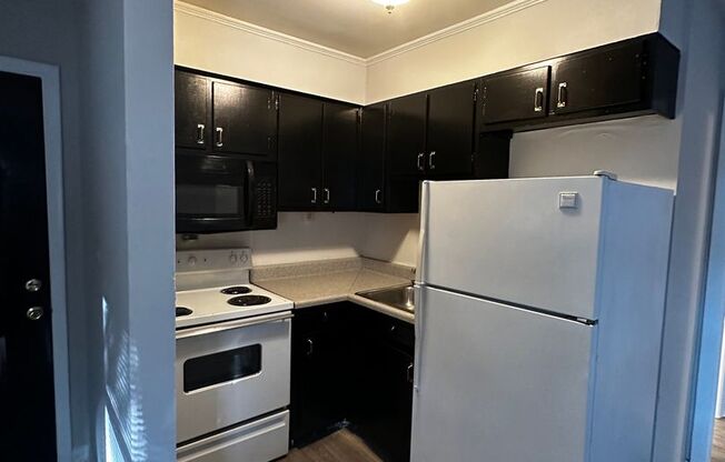 2 beds, 1 bath, 650 sqft, $1,150, Unit 4
