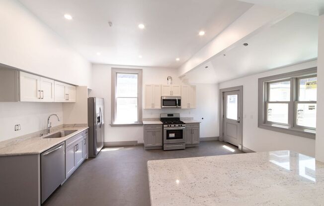 2524 Dwight