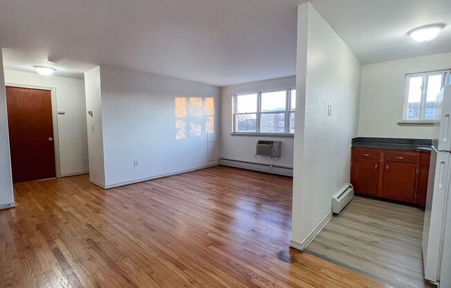 1 bed, 1 bath, 600 sqft, $1,300, Unit C2