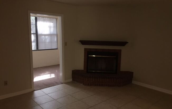 2 beds, 2.5 baths, $895