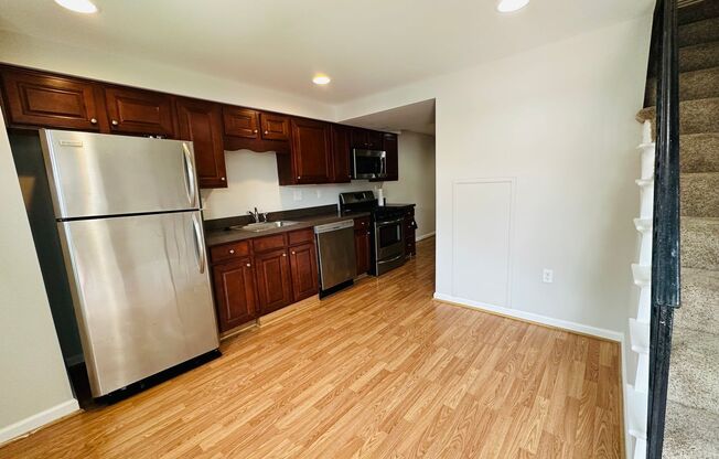 2 beds, 1 bath, $1,525