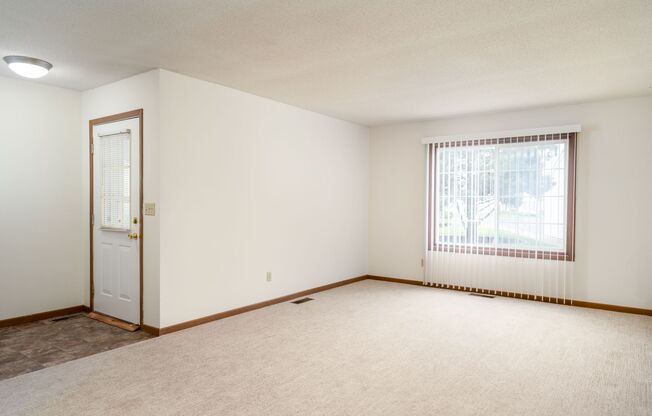 2 beds, 1 bath, 950 sqft, $1,350, Unit 3-8269