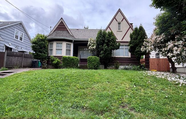 Newly updated 4 bedroom house in Laurelhurst neighborhood!