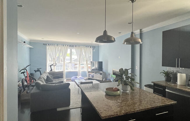 3322 W Eastwood Ave 2