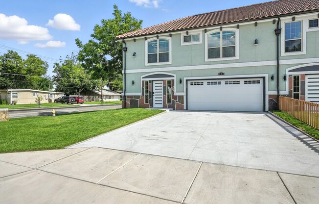 ***936 Elwood Duplex***