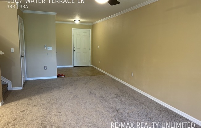 1507 WATER TERRACE LN